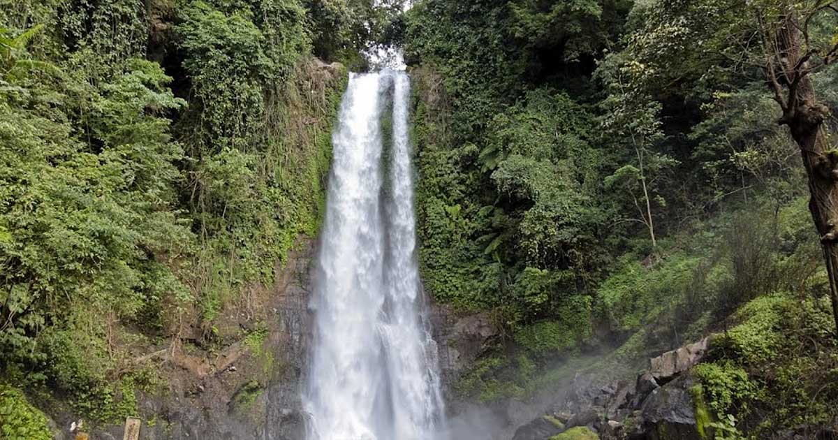 Menjelajahi Keindahan Air Terjun Yeh Mampeh: Petualangan Menakjubkan di Bali