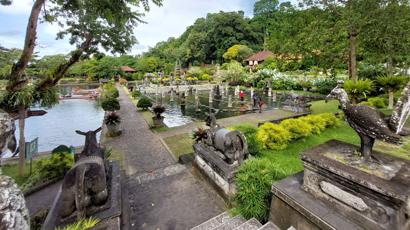 Pemandangan Tirta Gangga yang indah di Bali Timur