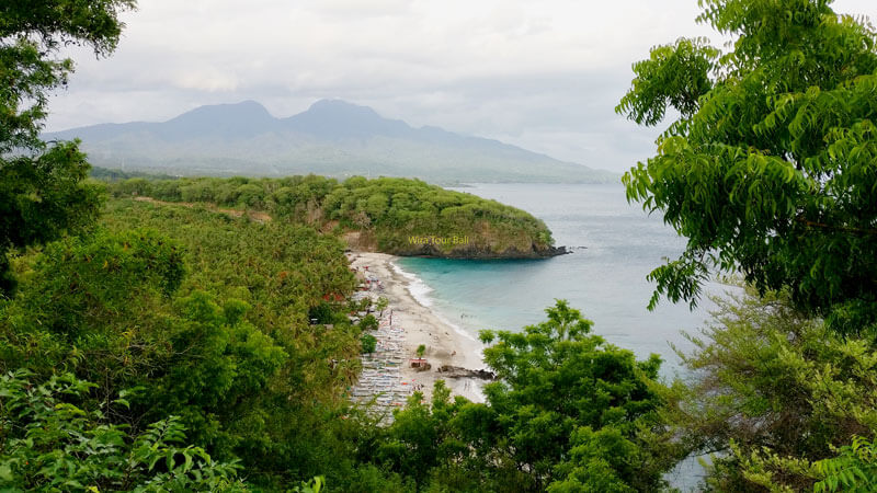 Pantai Virgin Beach di Karangasem dengan pasir putih dan air jernih