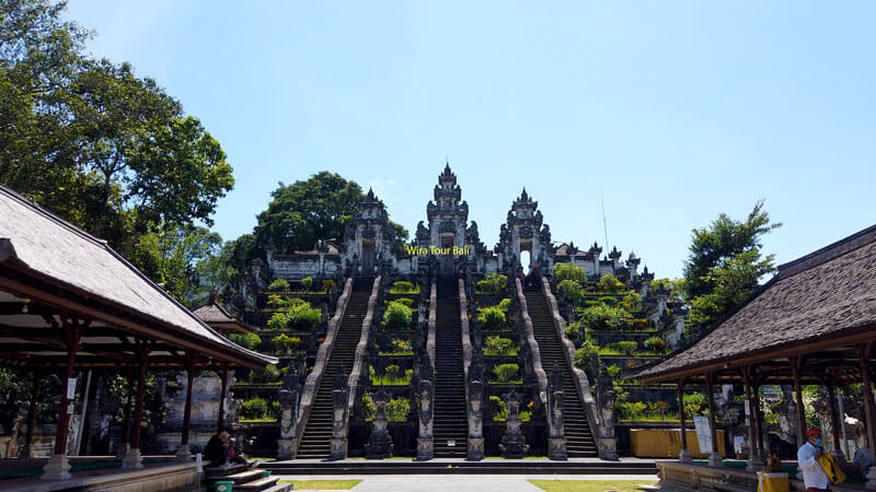 Pemandangan indah Pura Penataran Agung Lempuyang