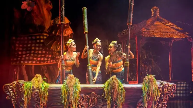 Tari Tradisional Bali di Devdan Show Bali