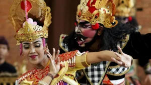 Pertunjukan tari tradisional Bali menampilkan seni dan budaya lokal.